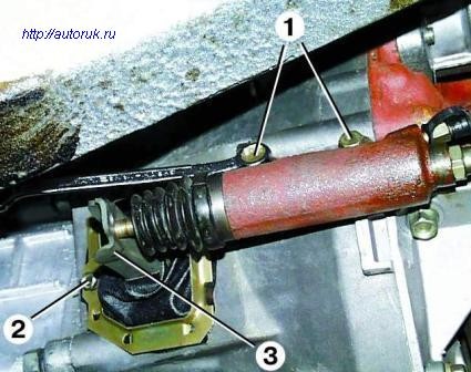 Extracción e instalación de la caja de cambios GAZ-3110