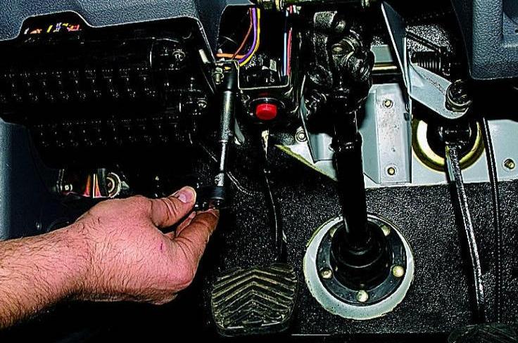 Removing the pedal assembly of a Gazelle car