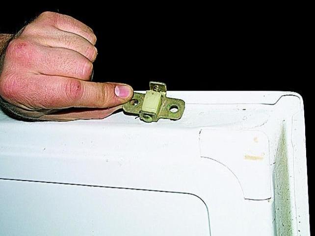Removing the door and rear door locks for Gazelle van