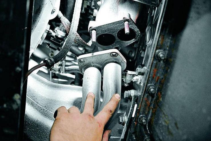 Заміна приймальної труби системи випуску газів автомобіля Газель
