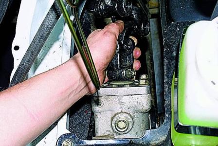 Gazelle steering gear adjustment