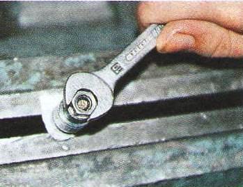 Промывка расходного и предохранительного клапанов насоса гидроусилителя ГАЗ-3110