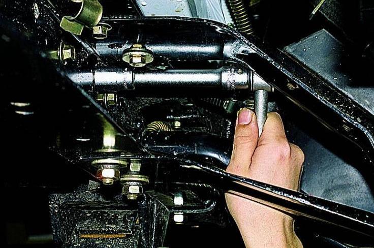 Removing the steering mechanism of a Gazelle car