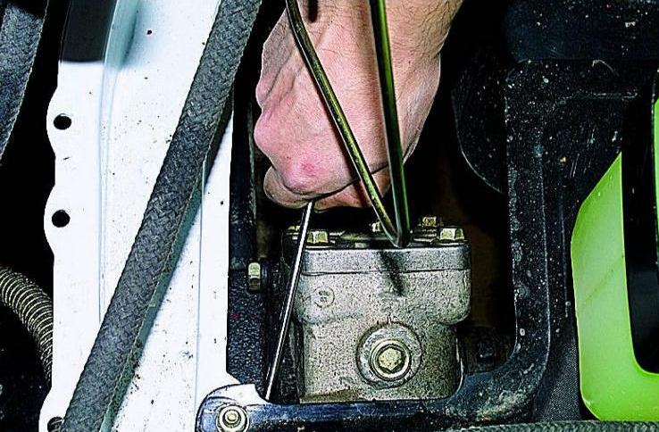 Removing the steering gear of a Gazelle car