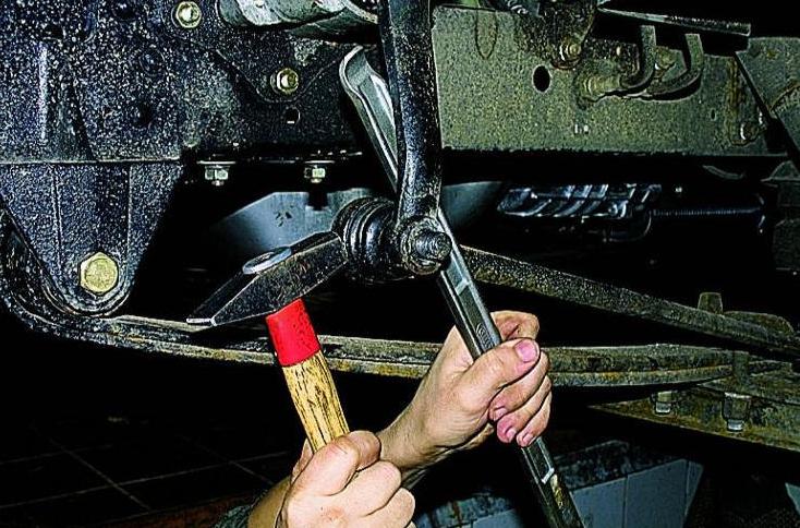 Replacement of steering rods and their joints of the Gazelle car