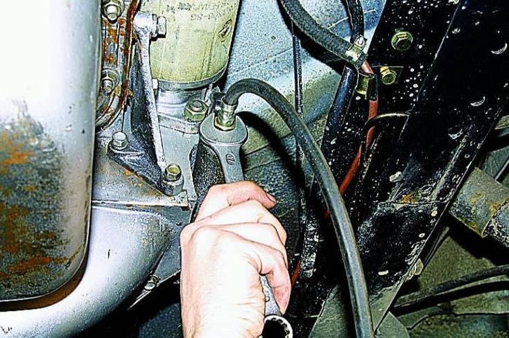 Gazelle clutch hydraulic hose replacement