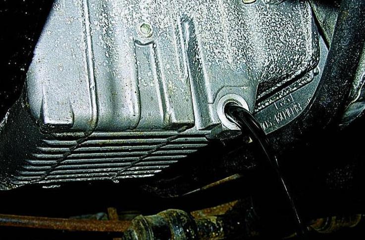 Wechsel des Öls und Ölfilter eines Gazelle-Automotors