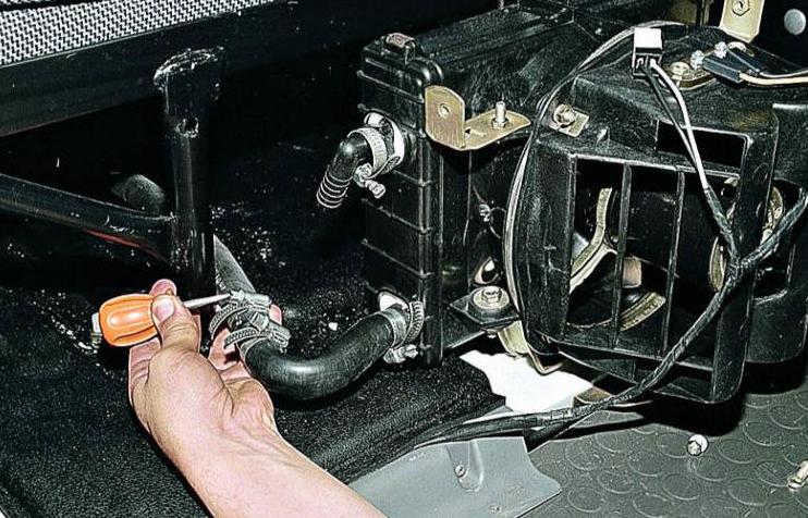 Заміна охолодної рідини двигуна автомобіля Газель