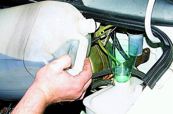 Cambio de refrigerante del motor del automóvil Gazelle