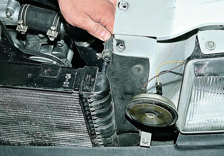 Заміна радіатора системи охолодження автомобіля Газель
