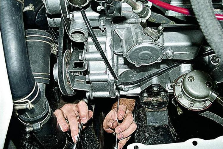 How to replace the drive belts of the Gazelle car