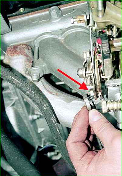Replacing the throttle valve drive cable ZMZ-4025