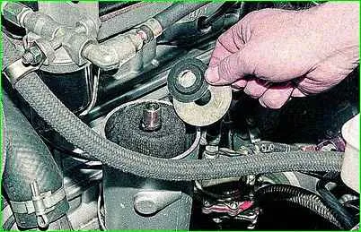 Replacing the oil and oil filter of the GAZ-2705 engine with the ZMZ-402 engine