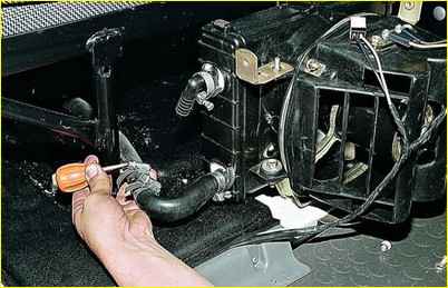 Replacing Gazelle car engine coolant