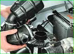 ZMZ-40524 қозғалтқышының дроссель жинағын алу және орнату
