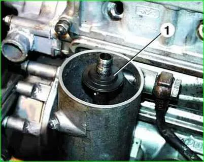 Austausch des Ölfilters GAZ-2705