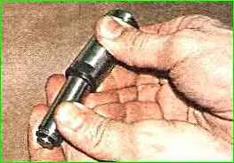 Disassembly and assembly of the hydraulic chain tensioner