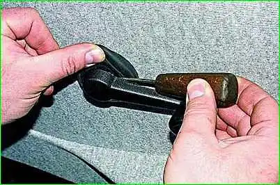 Removing front door trim GAZ-2705