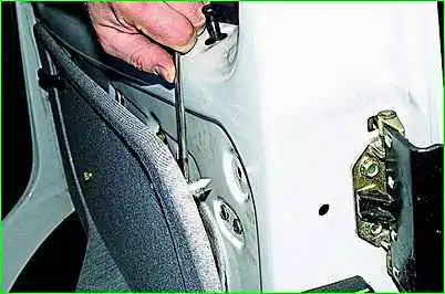 Removing front door trim GAZ-2705