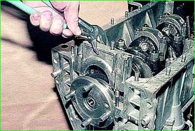 Disassembly of the ZMZ-402 engine