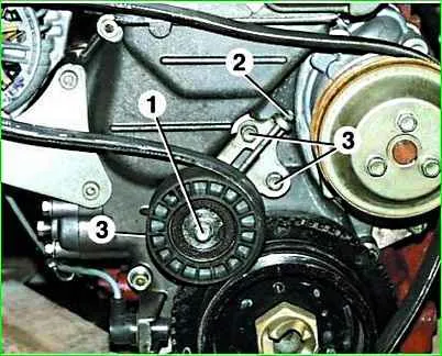 Extracción de la correa del generador ZMZ 406 GAZ-2705 