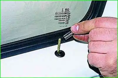 Removing the front door lock GAZ-2705