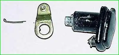 Removing the front door lock GAZ-2705