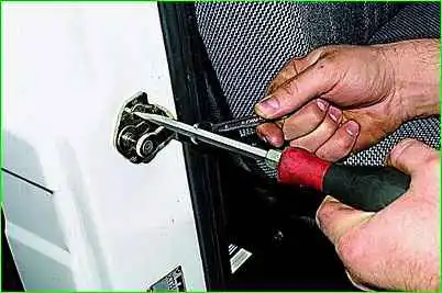 Removing the front door lock GAZ-2705