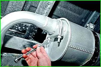 How to replace the muffler and resonator of the GAZ-2705 car