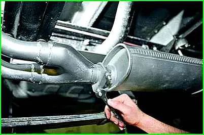 How to replace the muffler and resonator of the GAZ-2705 car