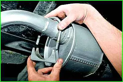 How to replace the muffler and resonator of the GAZ-2705 car