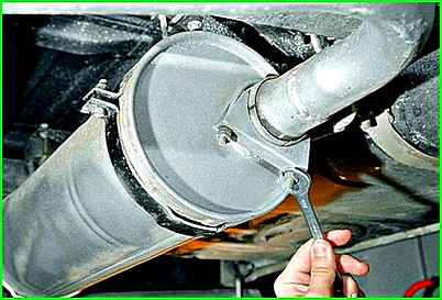 So ersetzen Sie den Schalldämpfer und Resonator des GAZ-2705-Autos