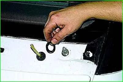 Removing and dismantling the GAZ-2705 windshield wiper