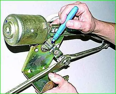 Removing and dismantling the GAZ-2705 windshield wiper