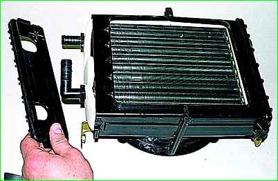 Extracción del radiador del calentador auxiliar