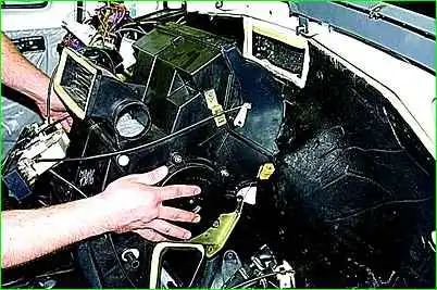 Як зняти та встановити обігрівач автомобіля ГАЗ-2705