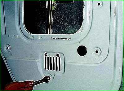 Removing the window regulator GAZ-2705