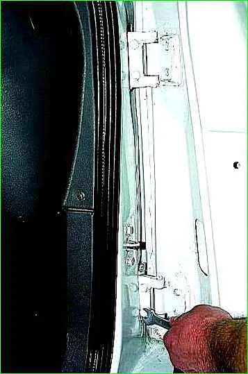 Снятие передней двери ГАЗ-2705