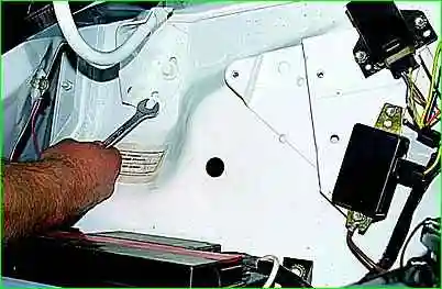 Зняття капота Зняття капота