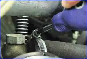 Removal and repair of the power steering pump for a Gazelle car