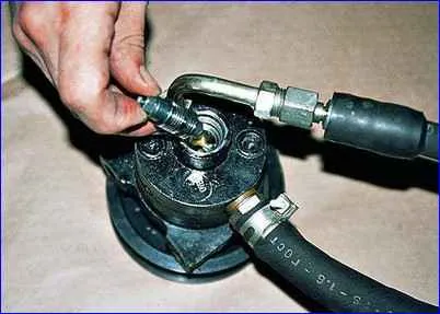 Removal and repair of the power steering pump for a Gazelle car