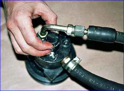 Removal and repair of the power steering pump for a Gazelle car