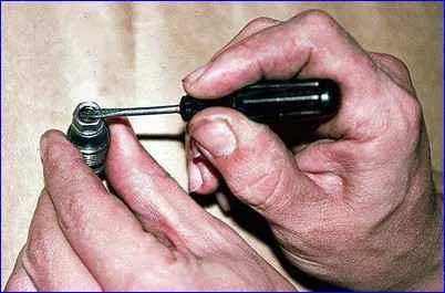 Removal and repair of the power steering pump for a Gazelle car