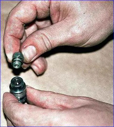 Removal and repair of the power steering pump for a Gazelle car