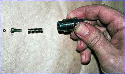 Removal and repair of the power steering pump for a Gazelle car