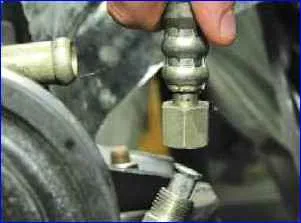 Removal and repair of the power steering pump for a Gazelle car