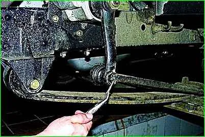 Ersatz der Lenkstangen und Gelenke GAZ-2705