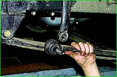 Ersatz der Lenkstangen und Gelenke GAZ-2705