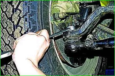 Austausch der Lenkstangen und Gelenke GAZ-2705