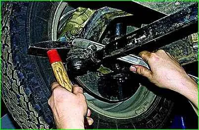 Ersatz der Lenkstangen und Gelenke GAZ-2705